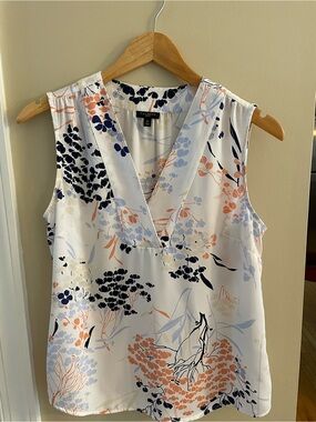 Talbots V-Neck Sleeveless Top with Navy, Light Blue & Coral Floral Accents 8P